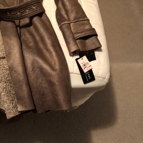 Leather jacket - Picture 3 of 4